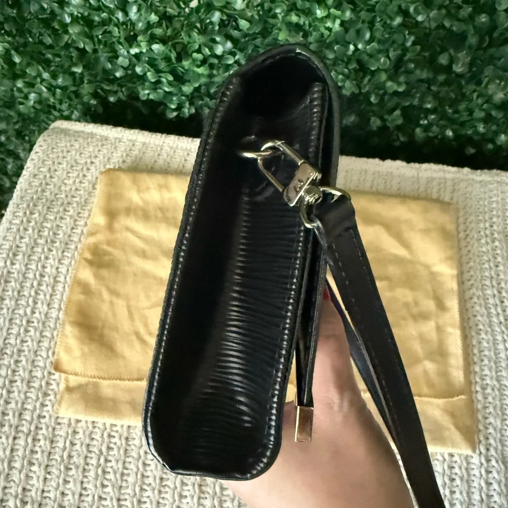 Louis Vuitton Black Epi Nocture Shoulder Bag Authentic